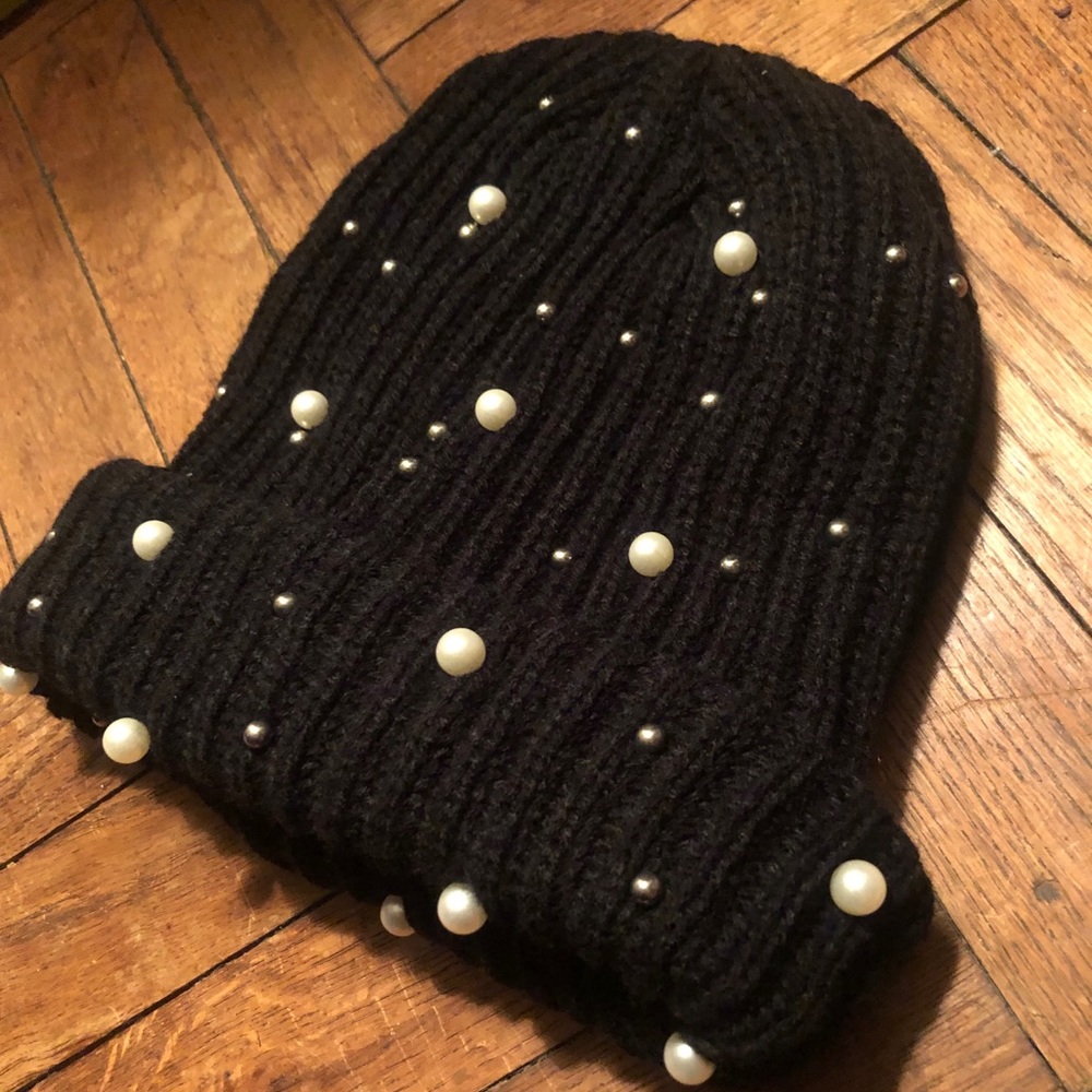 CLEARANCE 💰 PEARLY STUD BEANIE HAT
